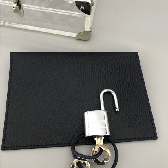 Authentic Louis Vuitton acrylic mini trunk. In pristine vintage condition. - Picture 3 of 7